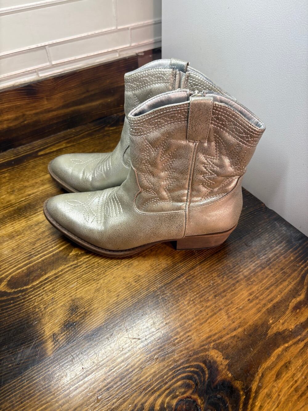 Coconuts By Matisse Silver Short Cowgirl Boots Size 7